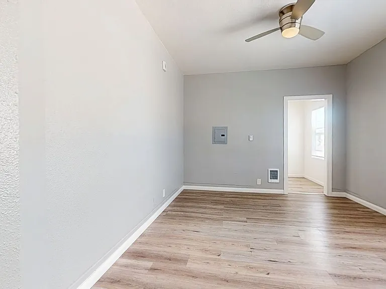 5452 Bancroft Ave — Photo 3
