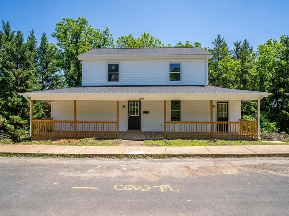 1201 Burnett St, Staunton, VA 24401