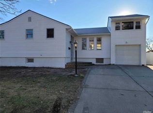 83 Flower Rd, Valley Stream, NY 11581