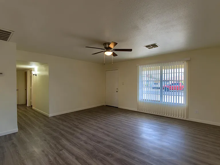 4702 N 48th Ave — Photo 17