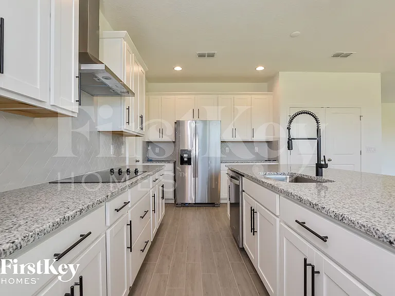 611 Avila Pl — Photo 6
