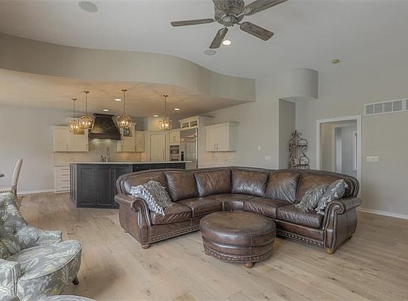 3rd image of 15740 Parkhill St