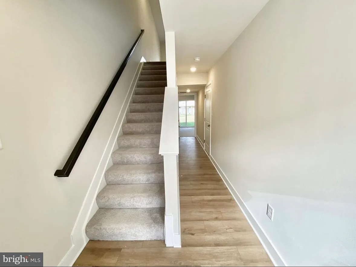 3 bed, 3.5 bath, 1852 sqft, $2,300 — Photo 3