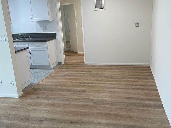 3rd image of 1262 Granville Ave #10