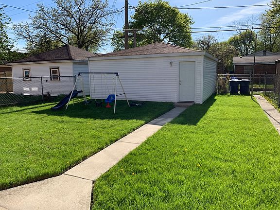 3rd image of 12204 Artesian Ave