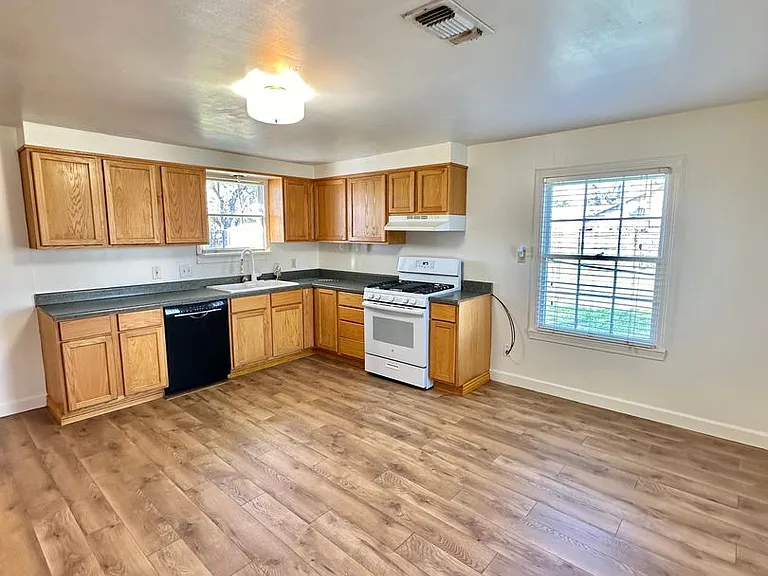 3207 Grape Creek Rd — Photo 5
