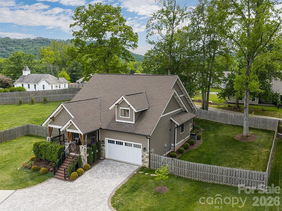 1st image of 10 Starwood Valley Trl