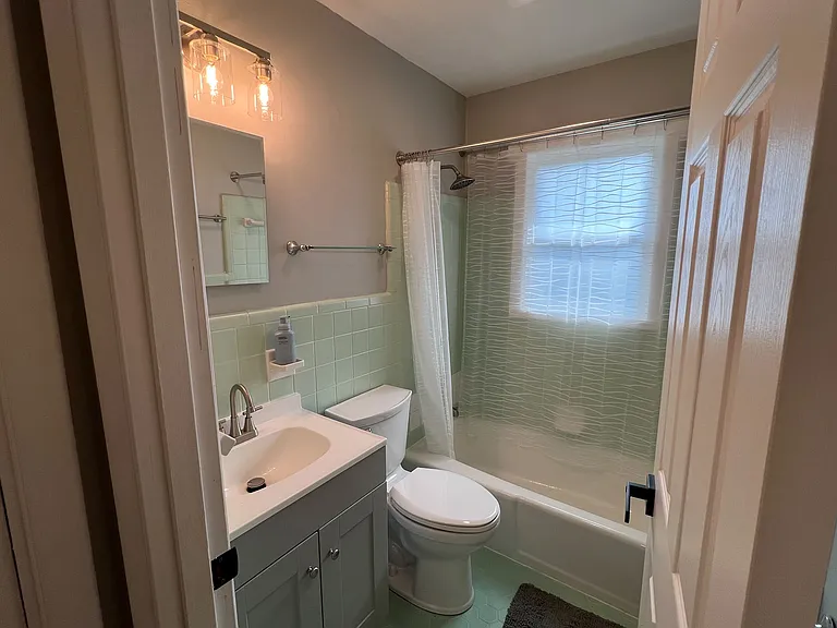2204 Auburn Dr #1 — Photo 3