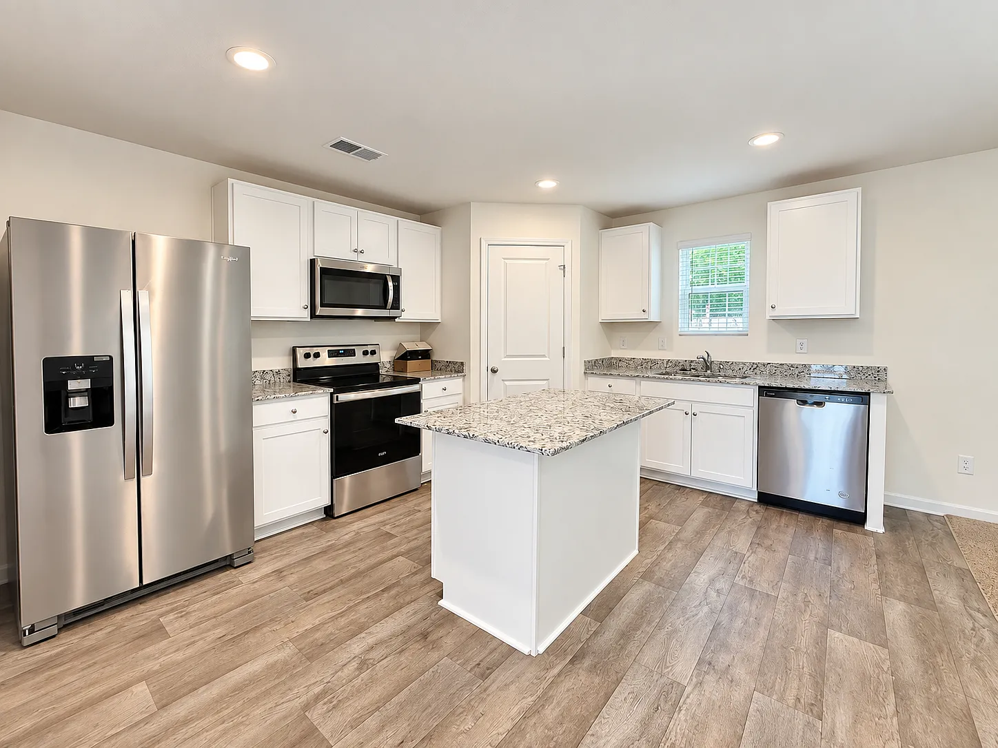 4 bed, 2.5 bath, 1703 sqft, $1,800 — Photo 4