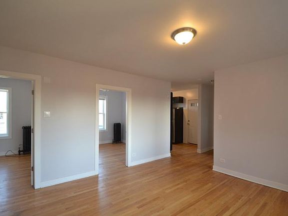 4th image of 4606-08 N Kildare Ave #4608-1E