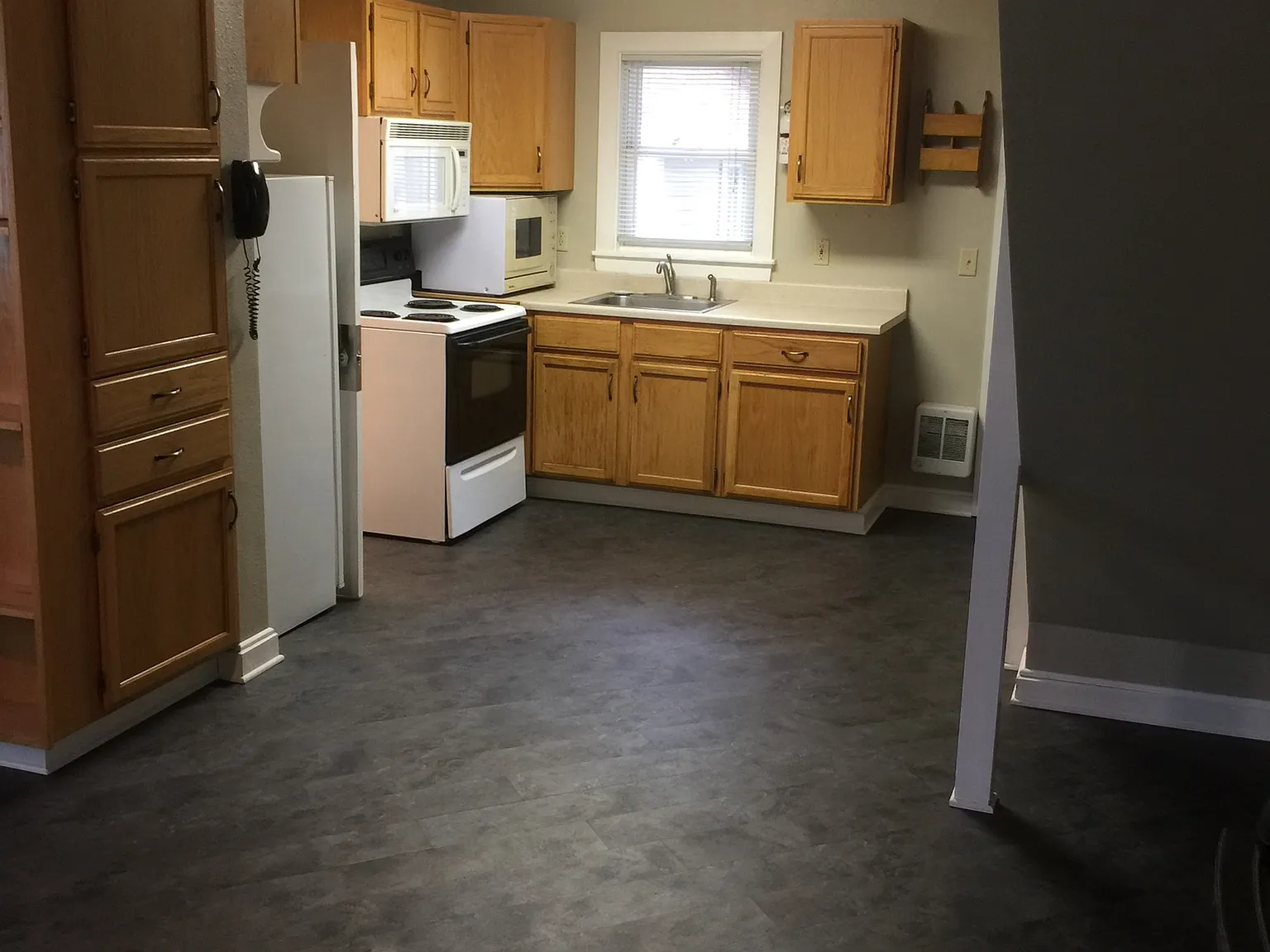 Super Cute 1 Bedroom House — Photo 4