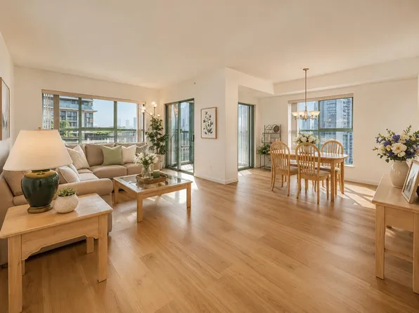 909 Burrard St #1903, Vancouver, BC V6Z 2N2