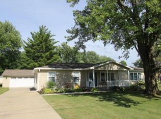 2003 20th St, Charleston, IL 61920