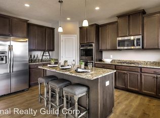 7200 Lakeview Cir, Bloomington, MN 55438