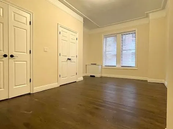 2350 Broadway image 1 of 10