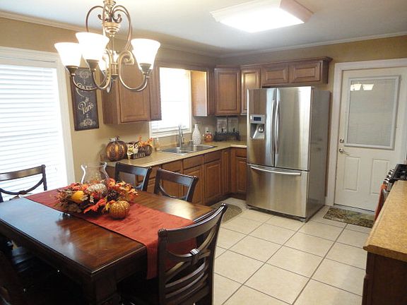 4th image of 1315 Leon Dr