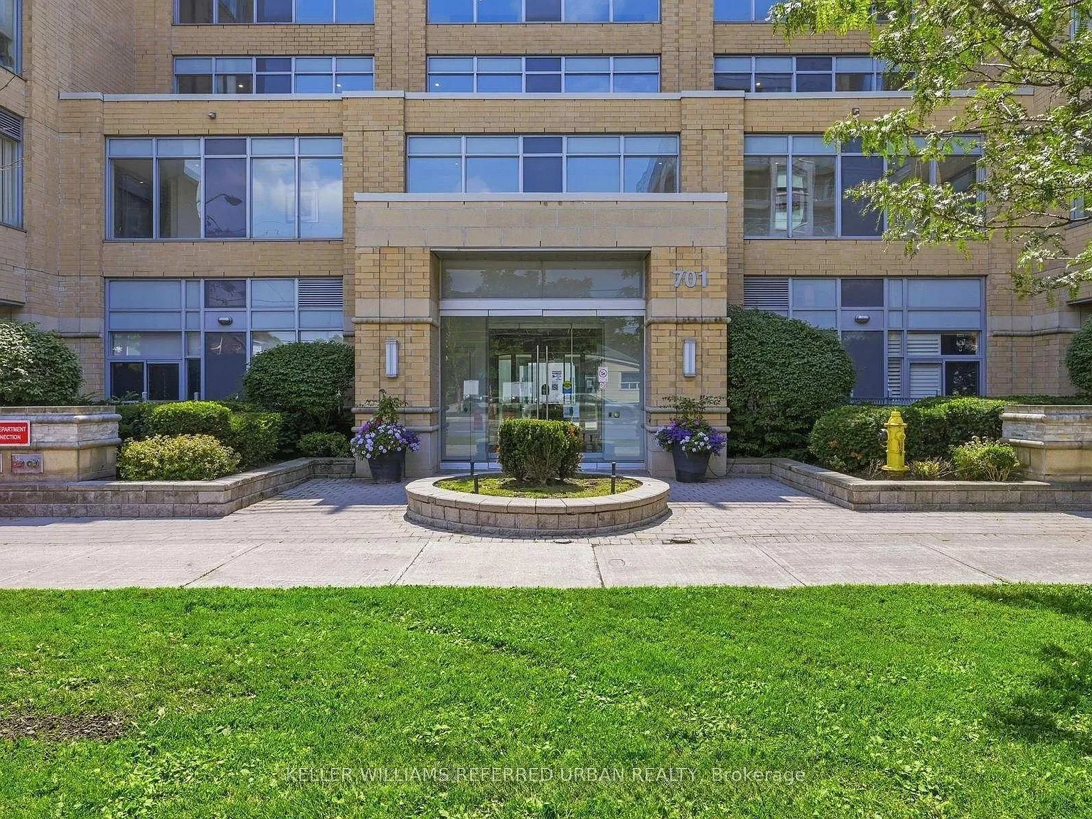 Portrait Condominiums — Photo 2