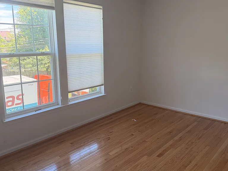 11514 Amherst Ave — Photo 16