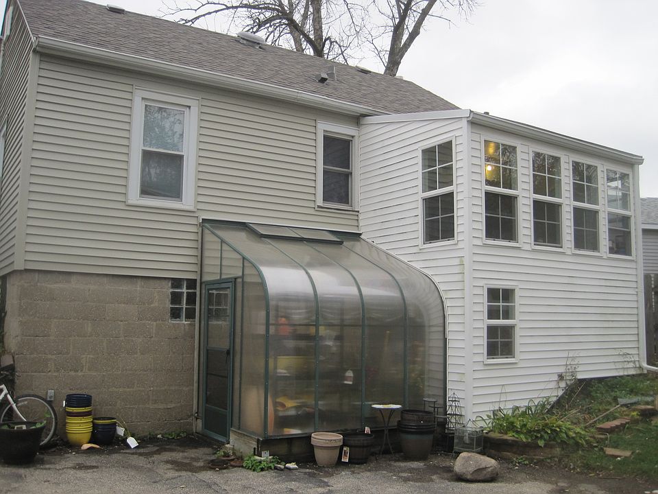 2nd image of 927 Houston Ave