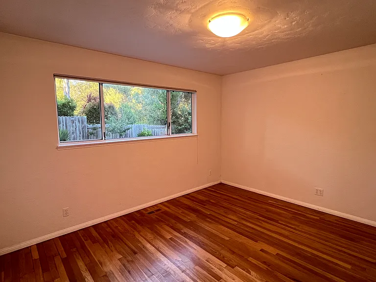 310 Alma Ln — Photo 36