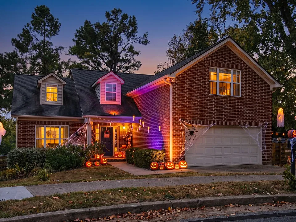 512 Twin Oaks Cir