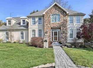 5 Graystone Manor Dr, Camp Hill, PA 17011