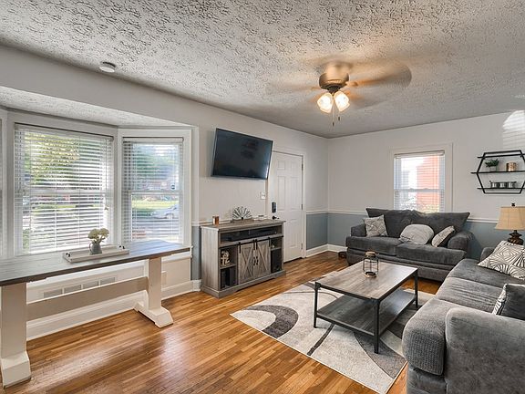 4th image of 511 W 12th St