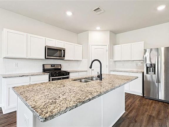 5th image of 75601 Sylvia Dr