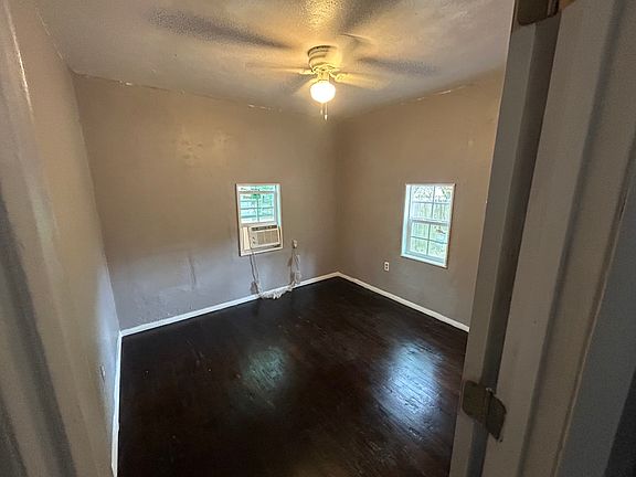 2nd image of 513 N J St