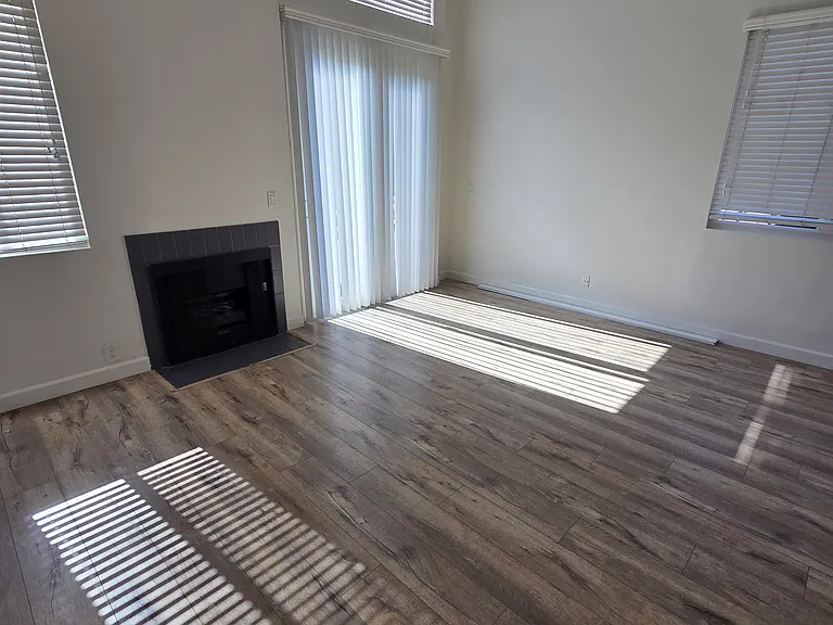 1130 Rexford Dr #7 — Photo 4