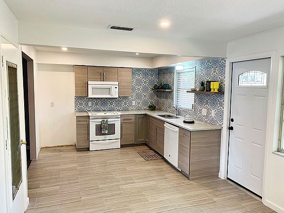 4th image of 7005 Lafayette