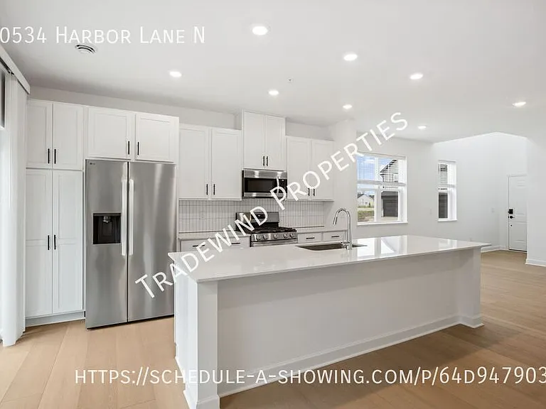 10534 Harbor Ln N — Photo 3
