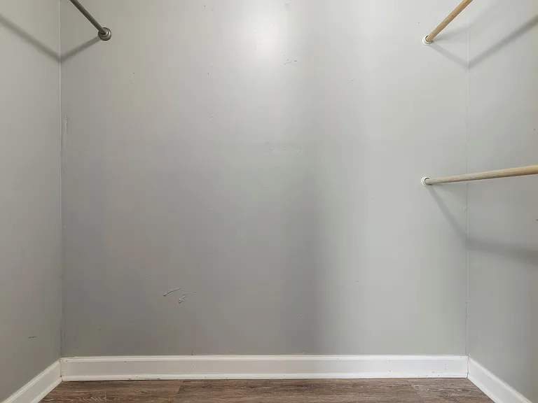 Crossroads Villa Apartments — Photo 7