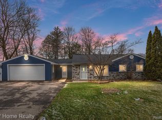 139 Fernbarry Dr, Waterford, MI