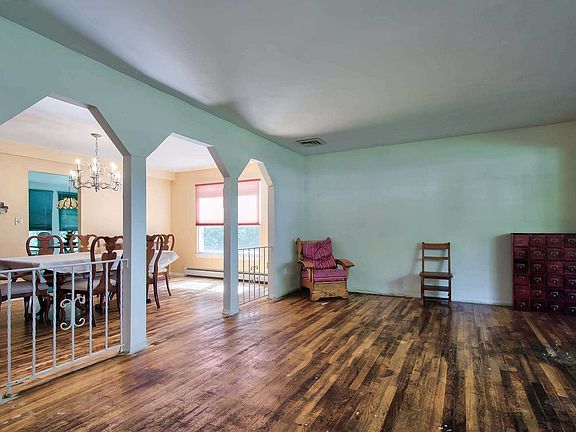 4th image of 16 Quintree Ln