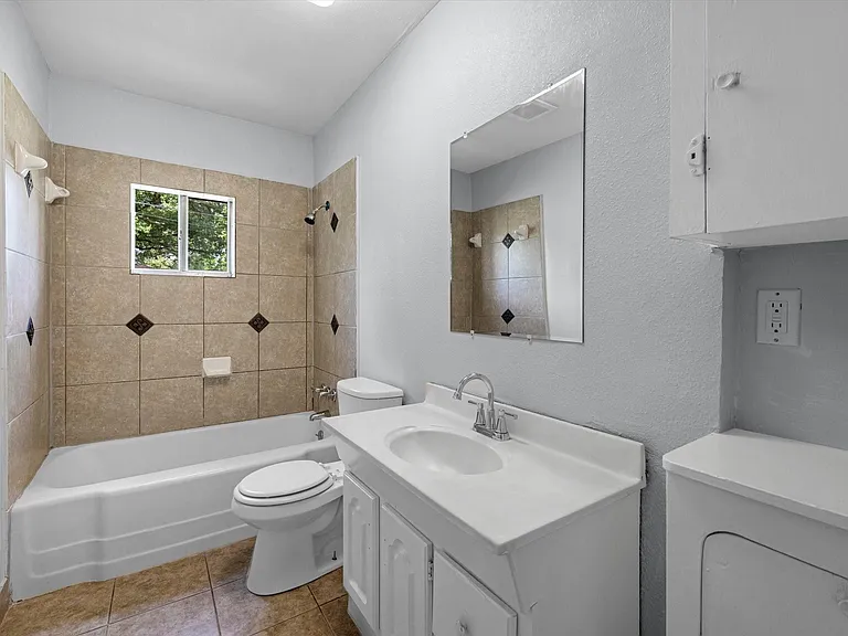 4218 Crenshaw St — Photo 11