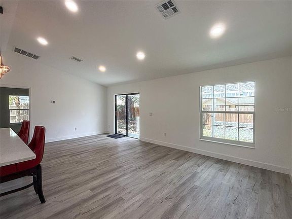3rd image of 1367 HENSLEY DRIVE