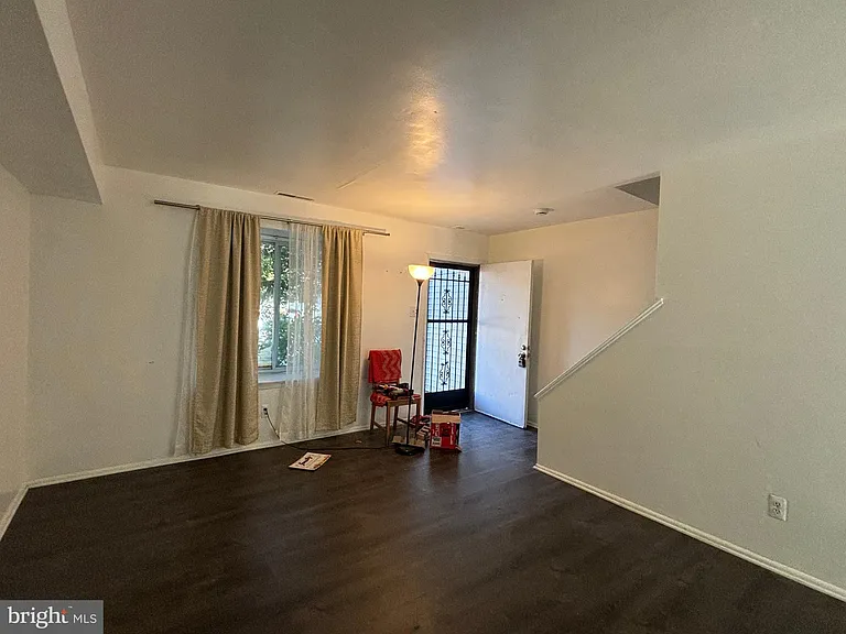 2404 Bayberry Ct — Photo 3
