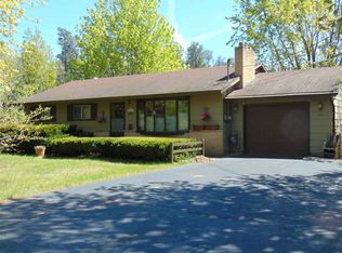 402 Lakewood Ln, Marquette, MI 49855