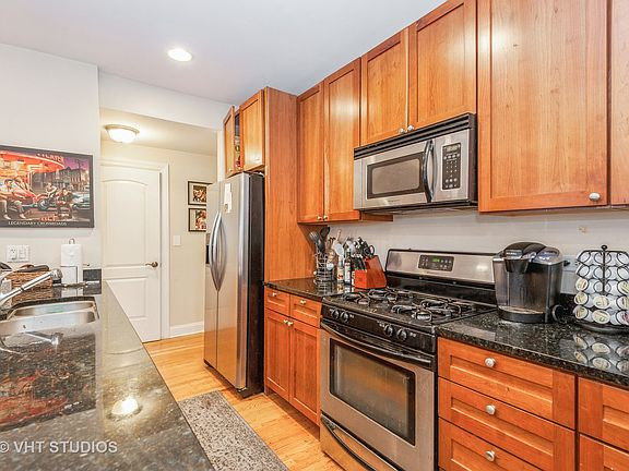 4th image of 1420 W Grand Ave APT 1