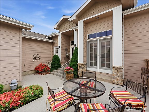 5th image of 1845 Maple Street #22