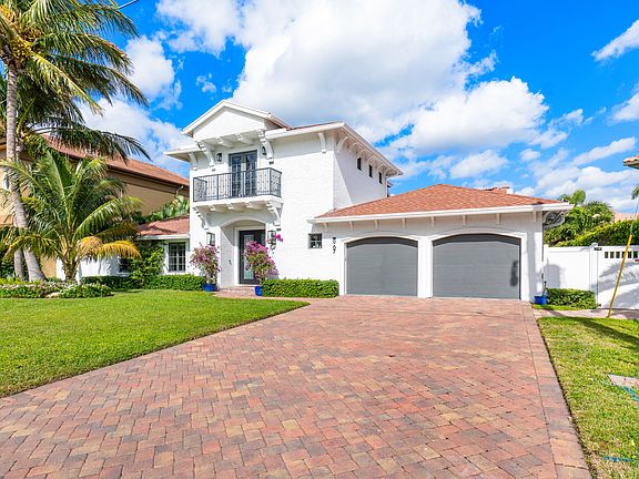 3rd image of 967 Cypress Drive