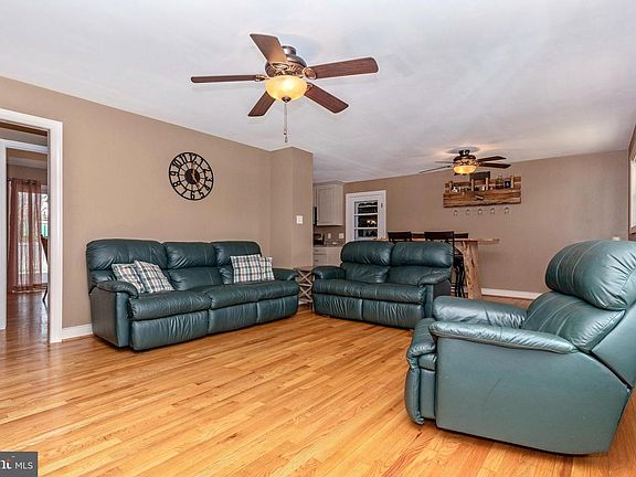 4th image of 18630 Crestwood Dr