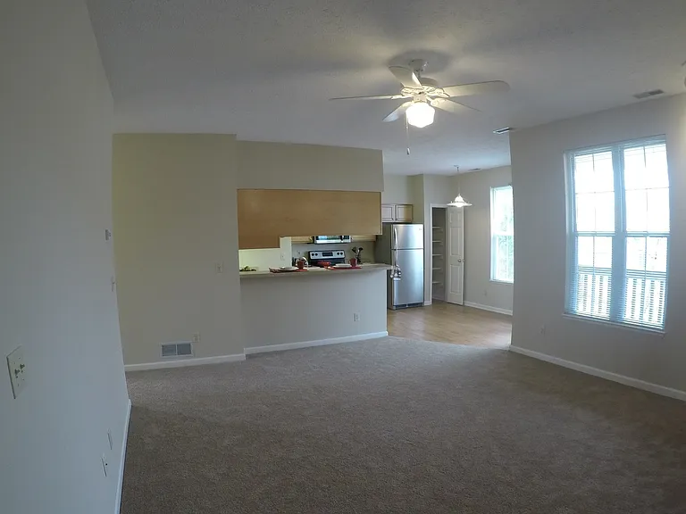Portledge Commons, 1 and 2 Bedroom apartments, carport, central Lafayette — Photo 5