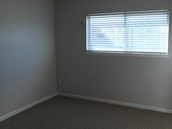5th image of 20 E Mountain Ln