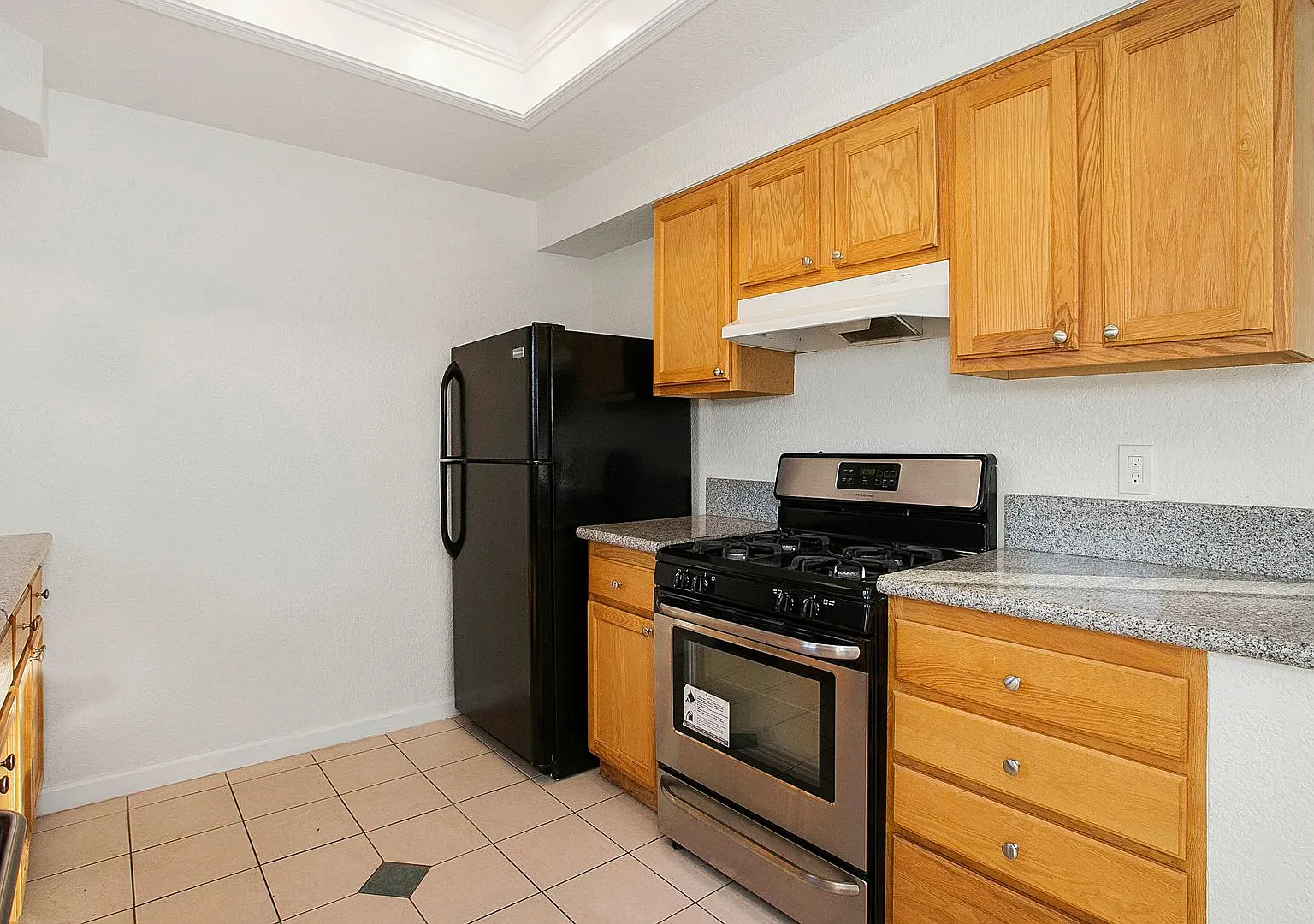 Linden Avenue Triplex — Photo 4