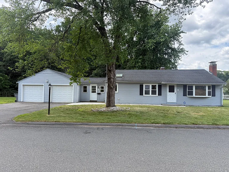 8 Starr Ln — Photo 1