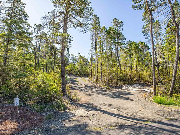 3rd image of 695 Pacific Dunes Dr