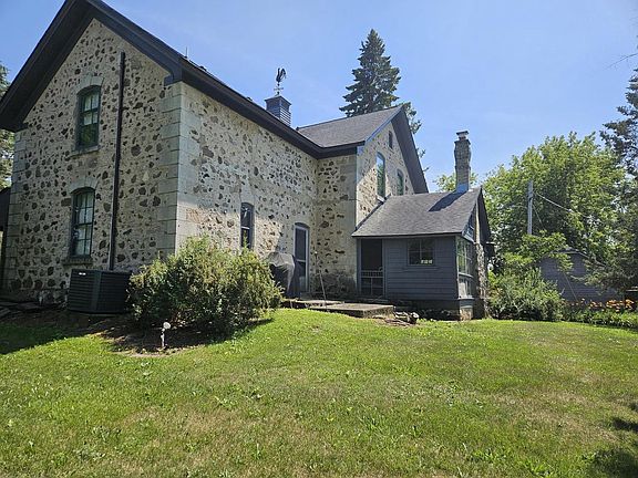 3rd image of 1867 Port Washington ROAD