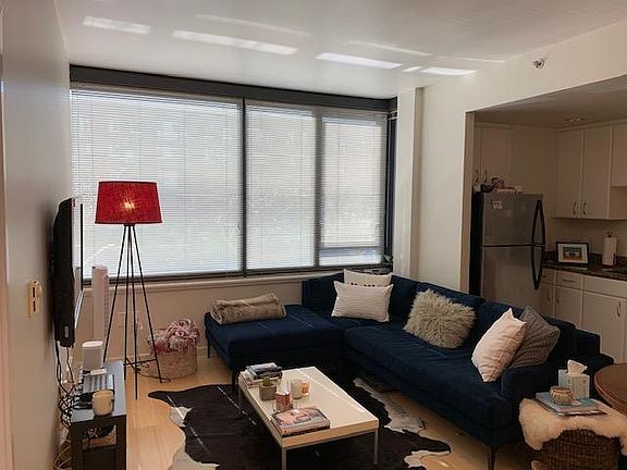 3rd image of 250 King St Unit 262